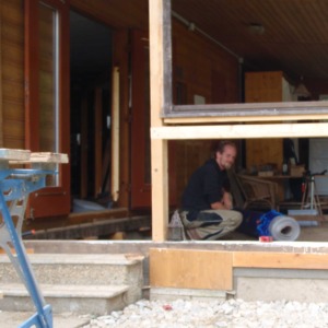 Thomas Hitzenhammer beim Tinyhaus bauen